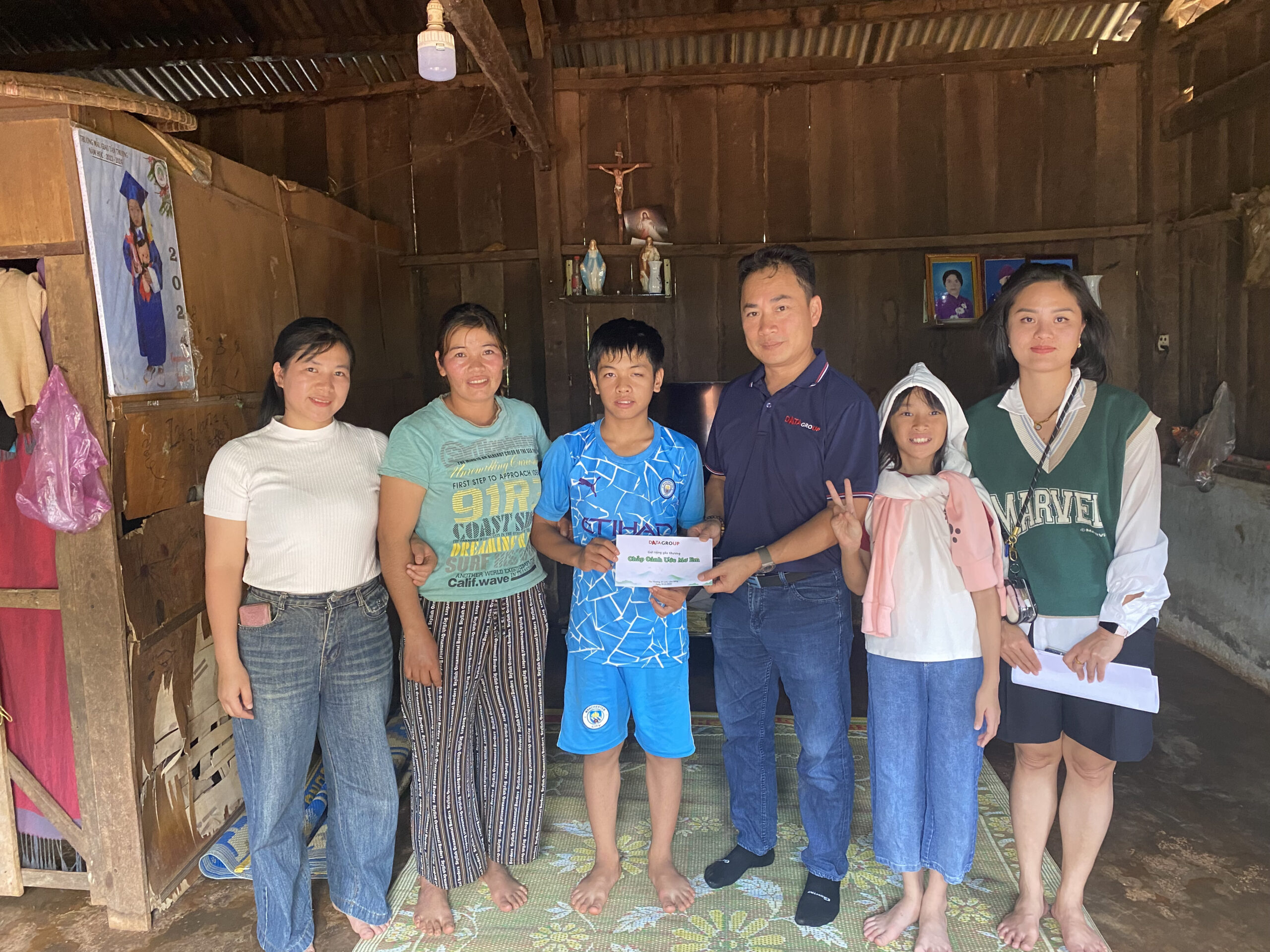 Trao quà buổi chiều