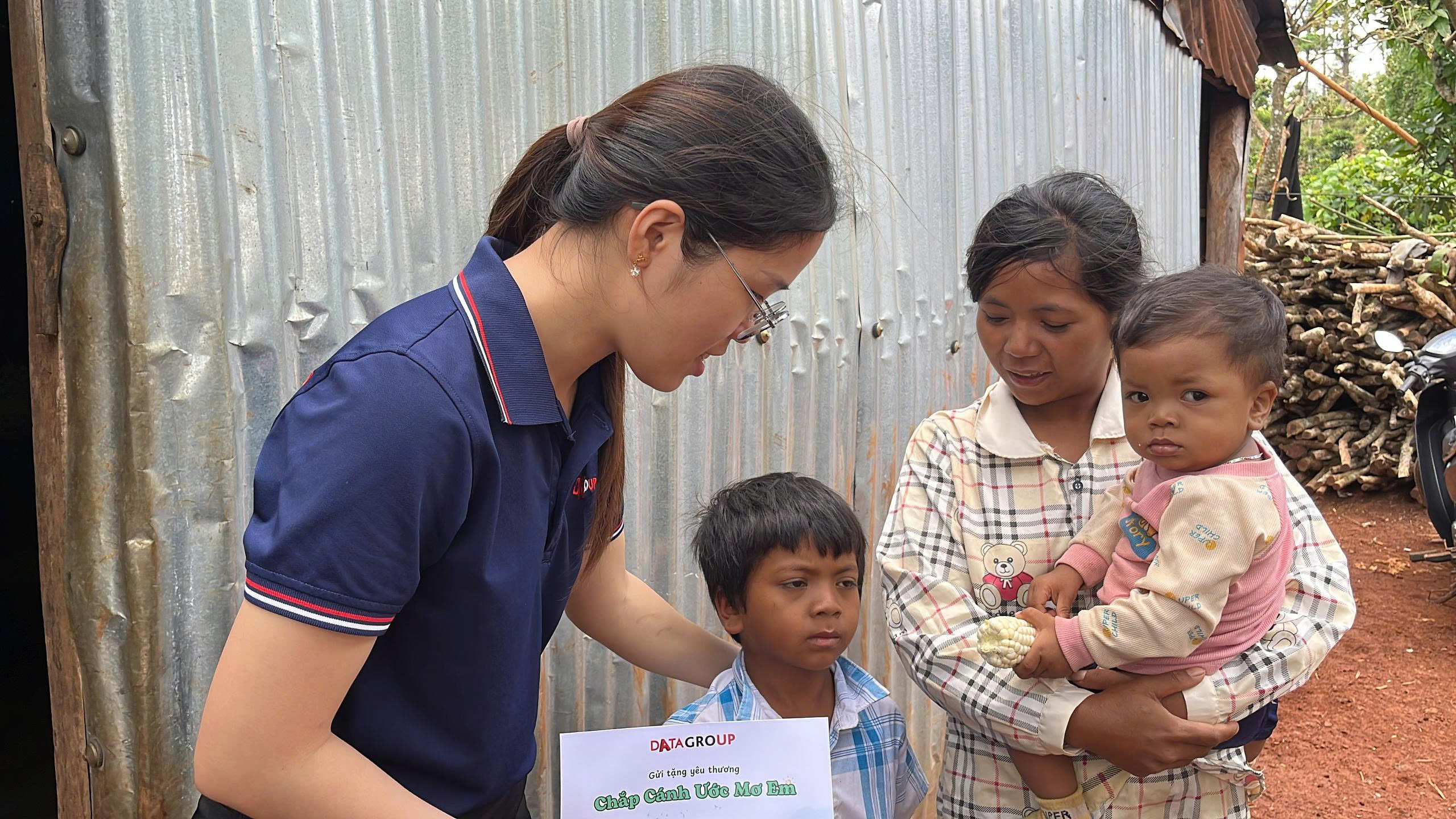 Gia đình em nhỏ